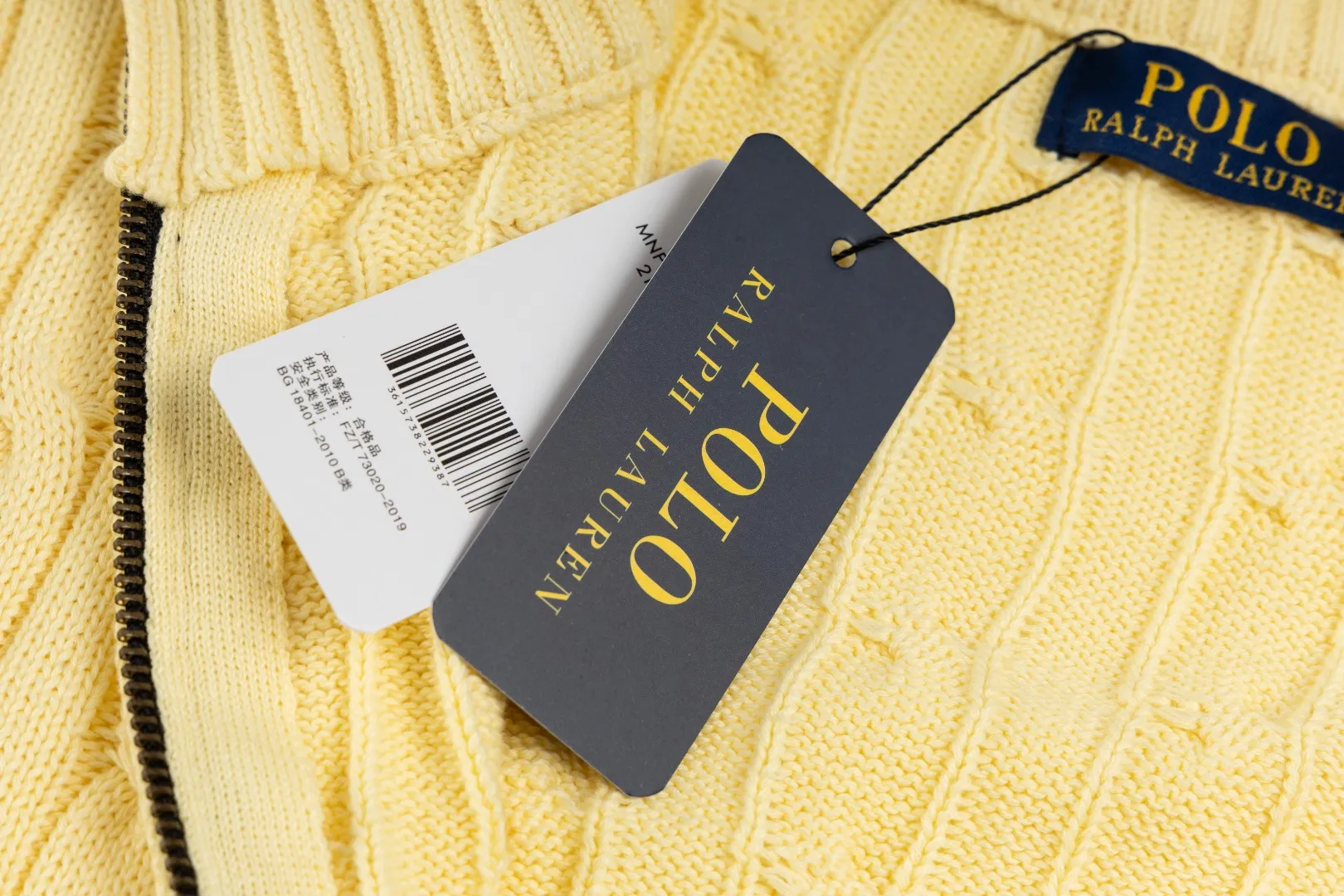 P260 #R98 RALPH LAUREN Ralph Lauren nine-color classic small label embroidery logo full zipper knitted cable cardigan sweater, high-density LOGO embroidery on the chest, original customization of tag accessories. Made of pure cotton yarn, pure cotton is skin-friendly and comfortable, small label war horse embroidered twist zipper cardigan sweater 🐎 high quality, follow the blogger to learn how to wear it! Let’s buy a Ralph Lauren cable sweater. It’s a super hard-to-find series after it became popular. It’s hard to find one on the official website. It’s simple and practical to wear, with a lazy and loose feel. The thickened fabric has more texture, feels soft and delicate, and has a loose fit. Whether worn alone or layered, you can wear different styles of fashion with just one piece!   Size：XS S M L